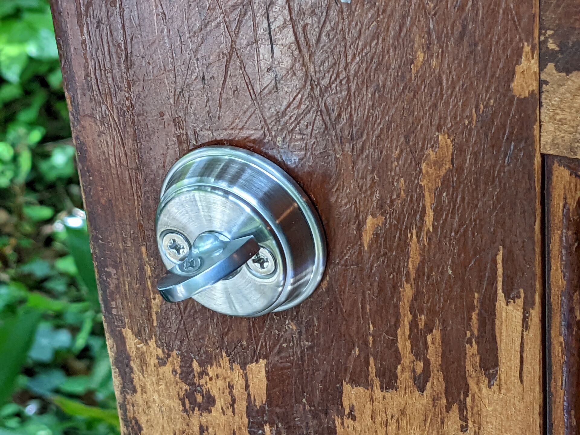 玄関扉の補助鍵取付工事