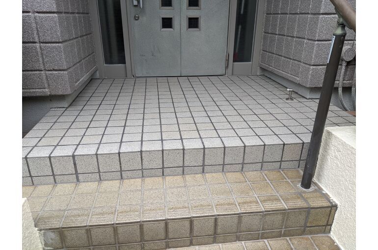 玄関外ポーチタイルリフォーム (2)